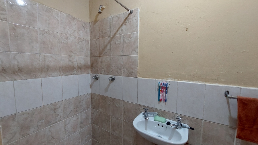 5 Bedroom Property for Sale in Ravensmead Western Cape